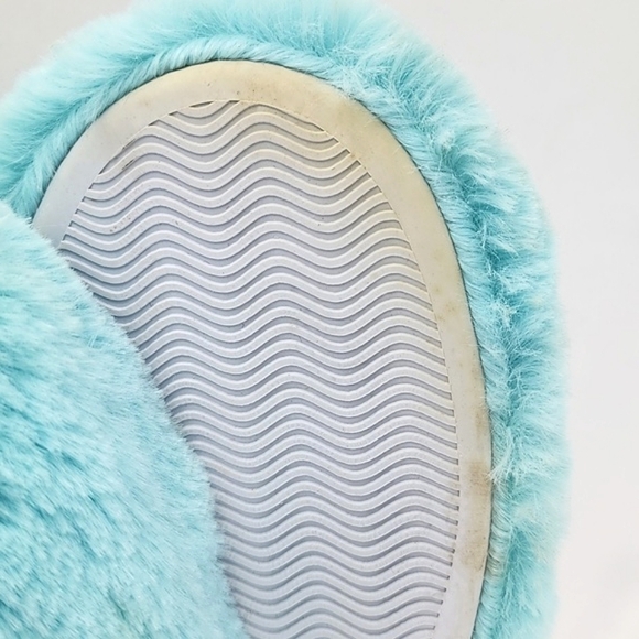 ⭐️3/ $30⭐️ La Vie en Rose Fuzzy Blue Slip On Slippers Padded Soles Size M 7/8 - Picture 6 of 7